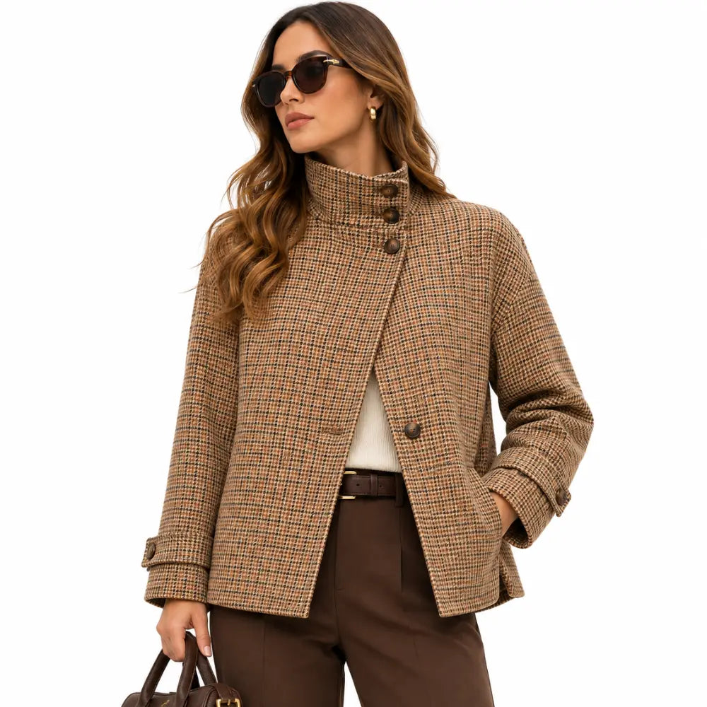 Casaco feminino xadrez em lã Mondior com gola alta e modelagem elegante