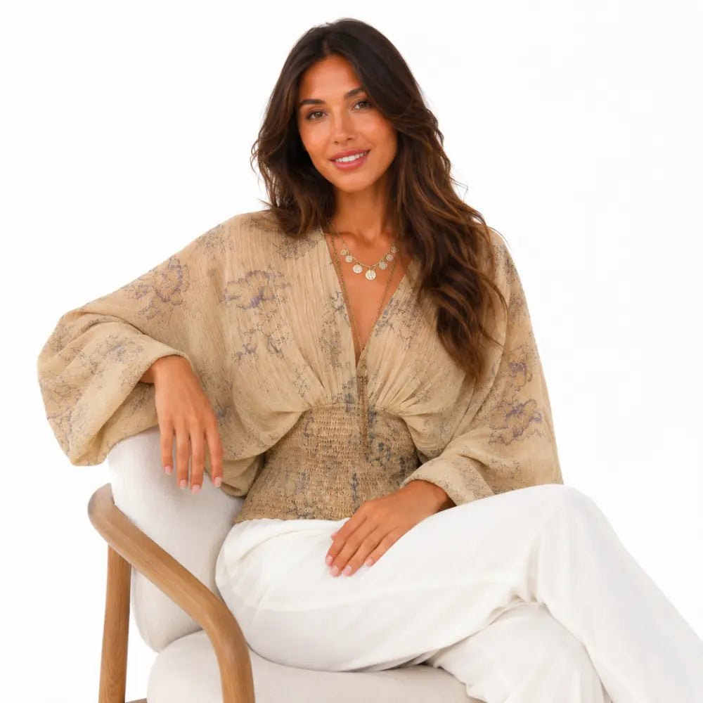 Look feminino sofisticado com blusa boho estampada